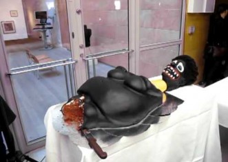Makode Linde – Painful Cake [Video]