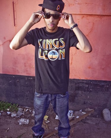 Hollywood FLOSS – Champion Sh!t Feat Naledge (of Kidz In The Hall)